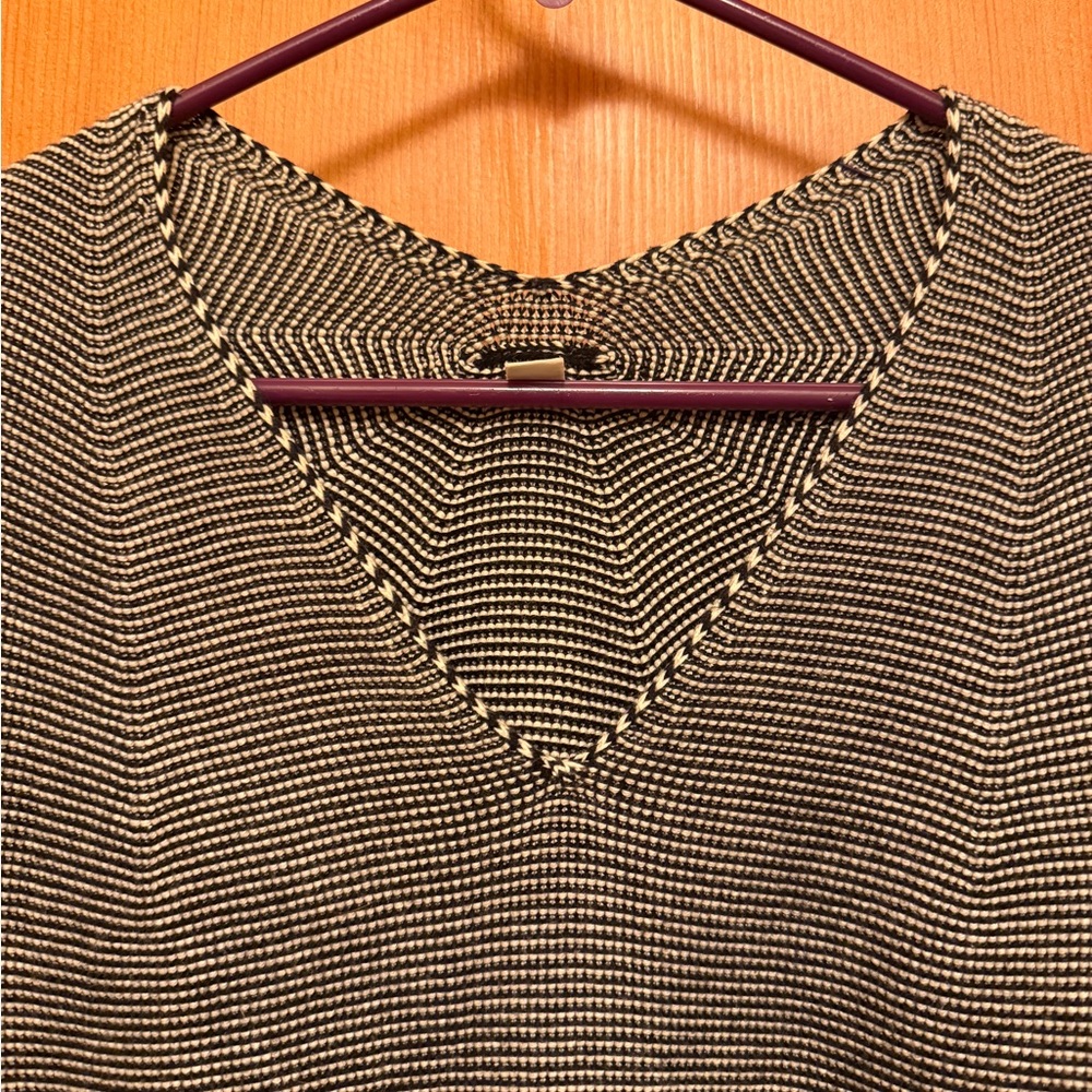 Uniqlo 3D Cocoon V-Neck Women's Cotton Sweater - Picture 6 of 11